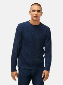 Promo ❤️ Outdoor Voices CloudKnit Longsleeve 🌟 -Outlet Outdoorvoices Store 1 hero 201021 OURDOOR OP M301351 HLM NVY CloudKnit Longsleeve T Shirt Navy 002