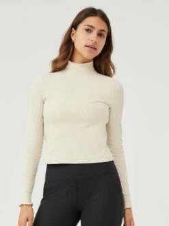 Top 10 😉 Outdoor Voices SuperForm™ Rib Mock Neck Longlseeve 👍 -Outlet Outdoorvoices Store W302013 SFR LNN SuperForm Rib Mock Neck Longsleeve Linen 015