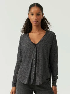 Outlet 🎉 Outdoor Voices CloudKnit Button Down Longsleeve 🤩 -Outlet Outdoorvoices Store W302057 HLM CHR CloudKnit Oversized Cardigan Charcoal 088 e6c4033d cc54 42b1 8a99 f2e9e84986cc