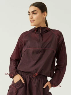 Promo 👏 Outdoor Voices Windbreaker Pullover 🥰 14 Promo 👏 Outdoor Voices Windbreaker Pullover 🥰 -Outlet Outdoorvoices Store W501758 RSN SRZ Windbreaker Pullover Shiraz 781