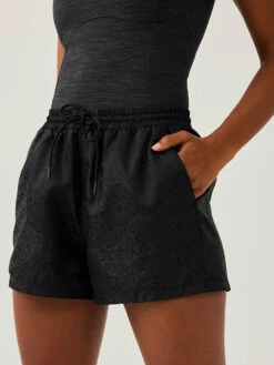 Deals ❤️ Outdoor Voices GeoShine 2.5" Short 🧨 -Outlet Outdoorvoices Store W701800 MSJ BLK City Sport 2.5in Short Black 039